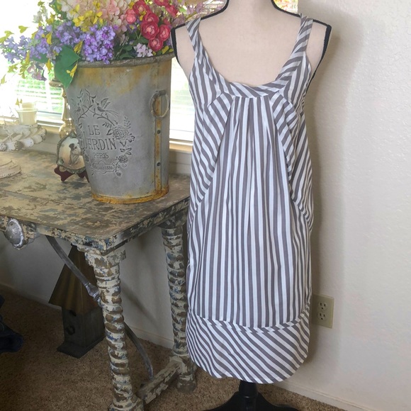 Maeve Dresses & Skirts - Anthropology Maeve sleeveless gray/white shift